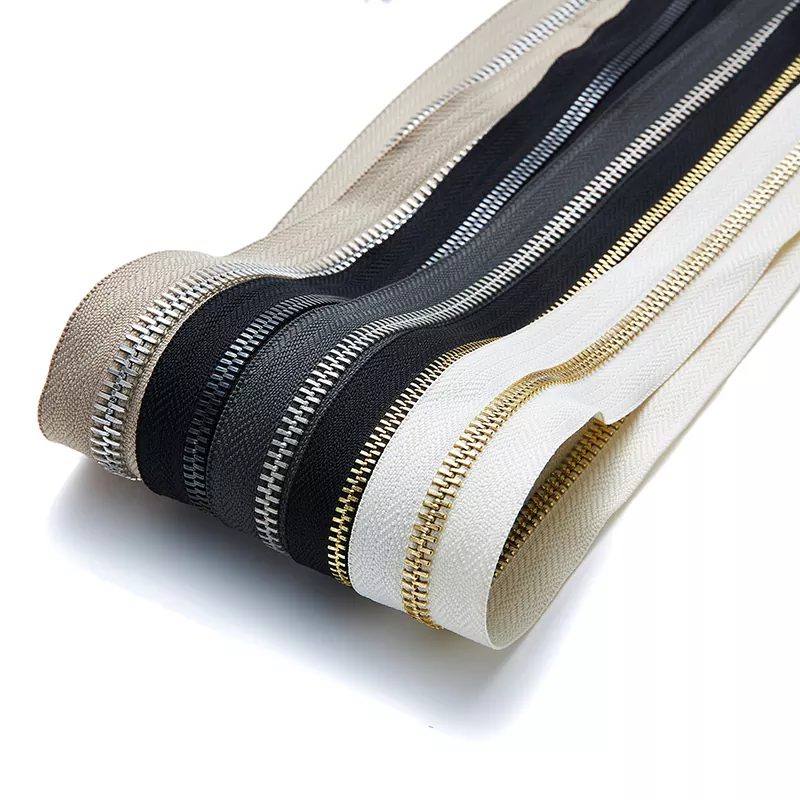 Qu'est-ce qu'une fermeture éclair en métal et pourquoi est-elle toujours le choix préféré en matière de vêtements haut de gamme ?