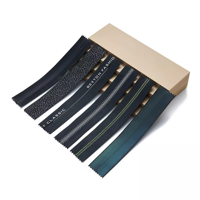 Fermeture éclair en plastique résistant à l'eau.